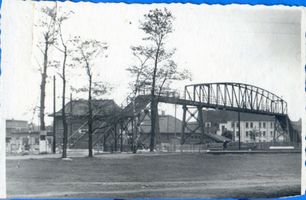 Memel, Stadt, Stadtkreis Memel Memel, Neue Brücke über den Schienen am Bahnhof 
