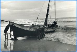 Sarkau, Kreis Samland Sarkau, Rückkehr eines Fischerbootes vom Fischfang II Саркау, возвращение рыбацкой лодки с рыбной ловли, II