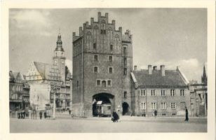 Allenstein, Stadtkreis Allenstein Allenstein, Hohes Tor im Hintergrund das neue Rathaus V Allenstein, Neues Rathaus
