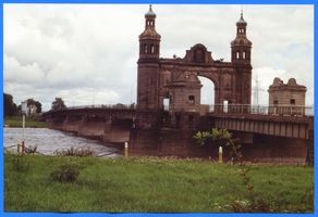 Tilsit, Stadt, Stadtkreis Tilsit  Tilsit, Luisen-Brücke 1993 Tilsit, Luisen-Brücke, Portale und Grenzkontrollstellen