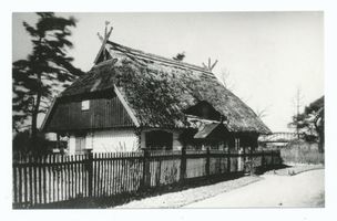 Tilsit, Stadt, Stadtkreis Tilsit Tilsit, Park Jakobsruh, Litauer-Heimathäuschen mit Eisenbahnbrücke im Hintergrund XX 