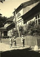 Groß Scharlack, Kreis Labiau Groß Scharlack, Gutshaus, spielende Kinder 