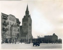 Lyck, Stadt, Kreis Lyck Straße der SA (fr. Kaiser-Wilhelm-Straße) Lyck, Ehem. Kaiser-Wilhelm-Straße und Evang. Kirche 