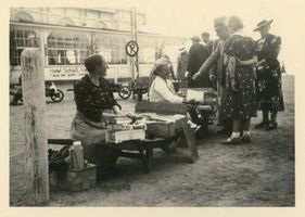 Cranz Kr. Samland, Ort, Kreis Samland Cranz,  Flundernverkauf am Corso Кранц, продажа камбалы на Корсо