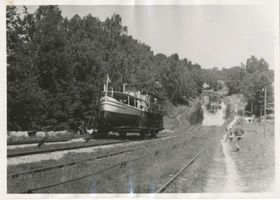  Oberländischer Kanal, Motorschiff  Herta  auf der geneigten Ebene III Oberlandkanal