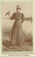 Rautenburg, Kreis Elchniederung Rautenburg, Gräfin Johanna Keyserlingk auf dem Deich Раутенбург, графиня Иоанна Кейзерлинг на дамбе