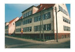 Braunsberg Kr. Braunsberg, Kreis Braunsberg Braunsberg, Ackerstraße 11, ehemalige Doppelschule: ev. Volksschule und kath. Mädchenschule II Браунсберг, Аккерстрассе 11, бывшая двойная школа: евангелическая народная школа и католическая школа для девочек, II