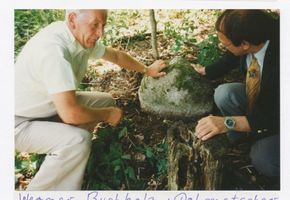 Friedenberg, Kreis Gerdauen Friedenberg, Hofstein von Hof  Amma  im Gestrüpp gefunden 