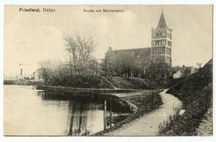 Friedland (Ostpr.), Kreis Bartenstein Friedland (Ostpr.), Kirche mit Mühlenteich I Фридланд (Вост. Пруссия), церковь с мельничным прудом, I