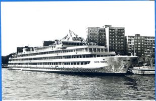 Königsberg (Pr.), Stadtkreis Königsberg Königsberg, Hotelschiff  Hansa  am Kai der Bohlwerksgasse Кёнигсберг, судно-отель «Ганза» у набережной Болверксгассе