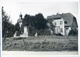 Bischofstein, Kreis Rößel Bischofstein, Kriegerdenkmal, Ruine Бишофштайн, памятник воинам, руины