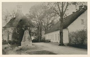 Rauterskirch, Kreis Elchniederung Rauterskirch, Kirche, Pfarrhaus, Kriegerdenkmal II Раутерскирх, церковь, пасторский дом, памятник воинам, II