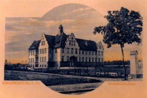 Johannisburg, Kreis Johannisburg Hegelstraße 18 Johannisburg, Hegelstraße, Altes Krankenhaus von 1908 Johannisburg (Kreis), nicht verortete Bildmotive