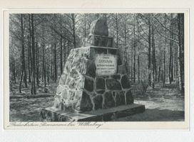 Willenberg Kr. Ortelsburg, Stadt, Kreis Ortelsburg Willenberg Kr. Ortelsburg, Gedenkstein für den russischen General Samsonow im Wald bei Willenberg 