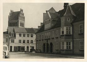 Gerdauen, Stadt und Bahnstation, Kreis Gerdauen Gerdauen, Straßenansicht mit Blick auf die Kirche 