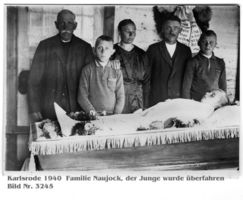 Karlsrode Kr. Labiau, Kreis Labiau Karlsrode, Familie Naujock, Abschied von dem kleinen Jungen Karlsrode, Kr. Labiau, nichtverortete Bildmotive