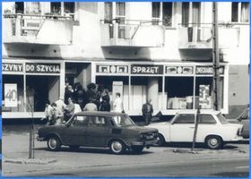 Elbing, Stadt, Stadtkreis Elbing Elbing,  Schlange stehen  vor dem Geschäft Эльбинг, очередь перед магазином