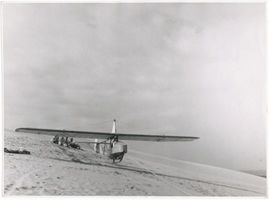  Kurische Nehrung, Ruhepause auf der Düne bei Pillkoppen, Segelfugzeug Куршская коса, отдых на дюне у Пилькоппен, планер