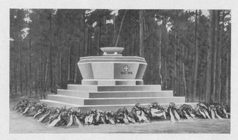 Memel, Stadt, Stadtkreis Memel Memel, Ehrenmal im Hindenburg- Hain Мемель, памятник павшим в Гинденбургской роще