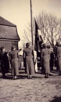 Blockswalde, Kreis Schloßberg Maschuiken, Reichsarbeitsdienstlager, Fahnenappell I Машуйкен, лагерь имперской трудовой службы, торжественное построение со знаменем, I