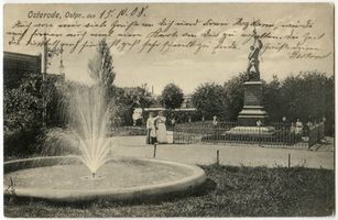 Osterode (Ostpr.), Kreis Osterode Osterode (Ostpr.), Kriegerdenkmal und Springbrunnen Osterode, Stadtmotive