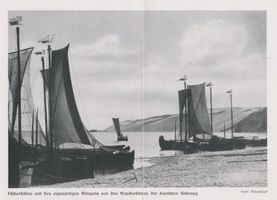 Rossitten Kr. Samland, Kreis Samland Rossitten, Fischerkähne vor den Wanderdünen der Kurischen Nehrung Росситтен, рыбацкие лодки перед бродячими дюнами Куршской косы