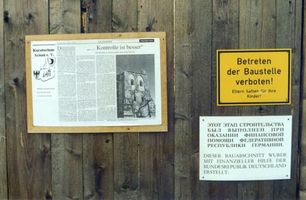 Arnau Kr. Samland, Kreis Samland Arnau, Kirche, Richtfest, Informationen am Bauzaun Арнау, церковь, праздник возведения кровли, объявления на строительном заборе