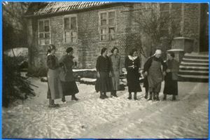 Lablacken Kr. Labiau, Kreis Labiau Lablacken Kr. Labiau, Mädels im Schnee 