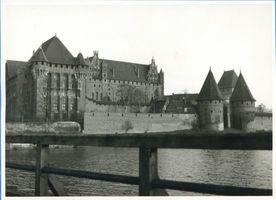 Marienburg, Westpr., Kreis Marienburg Marienburg i. Westpr., Die Marienburg von der Nogatbrücke aus II Мариенбург в Западной Пруссии, замок Мариенбург, вид с Ногатского моста II