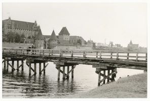 Marienburg, Westpr., Kreis Marienburg Marienburg i. Westpr., Die Marienburg und Holzbrücke über die Nogat Marienburg, Schloß
