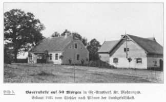 Groß Arnsdorf, Kreis Mohrungen Groß Arnsdorf, Bauernstelle auf 50 Morgen, erbaut 1921 vom Siedler nach Plänen der Ostpr. Landgesellschaft Königsberg Гросс-Арнсдорф, крестьянское хозяйство на 50 моргенов, построено в 1921 переселенцем по планам Восточнопрусского земельного общества в Кёнигсберге