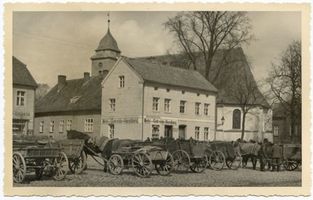 Hohenstein Kr. Osterode, Stadt, Kreis Osterode Hohenstein i. Ostpr., Marktplatz mit Kirche II Хоэнштайн (Вост. Пруссия), рыночная площадь с церковью, II