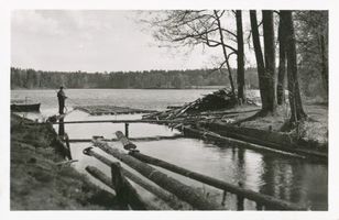  Niedersee (See), Flößer am Eingang in den Verbindungskanal zum Guszinsee Masuren, Niedersee