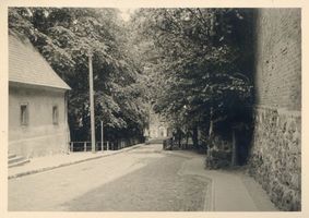 Allenstein, Stadtkreis Allenstein Allenstein, Weg am Schloß zum Tennisplatz Allenstein, Schloß