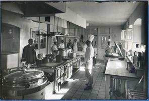 Hohenstein Kr. Osterode, Stadt, Kreis Osterode Hohenstein i. Ostpr., Tannenberg-Krug, Küche mit Belegschaft Хоэнштайн (Вост. Прус.), трактир «Танненберг», кухня с персоналом