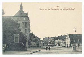 Lyck, Stadt, Kreis Lyck Lyck, Partie an der Hauptstraße mit Kriegerdenkmal 
