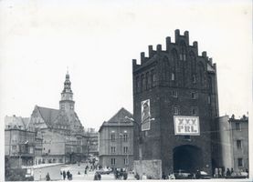 Allenstein, Stadtkreis Allenstein Allenstein, Hohes Tor im Hintergrund das neue Rathaus XIII Алленштайн, Высокие ворота, на заднем плане новая ратуша, XIII