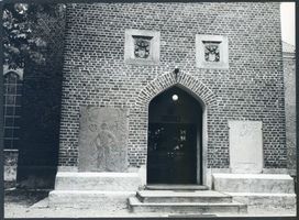 Angerburg Kr. Angerburg, Stadt, Kreis Angerburg Angerburg , Eingang der evangelischen Kirche III Ангербург, вход евангелической церкви, III