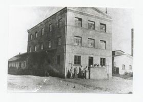 Metgethen, Gut und Ziegelei, Stadtkreis Königsberg Metgethen, Gut und Ziegelei, Mühlenhaus rechts daneben die Ziegelei Метгетен, имение и кирпичный завод, мельничный дом, справа от него кирпичный завод