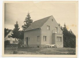 Metgethen, Ort und Bahnstation, Stadtkreis Königsberg Schlageterweg 21a Metgethen, Ortsteil Gartenstadt, Schlageterweg 21a, am linken Rand Nr. 20-21 Metgethen, Häuser früher und heute