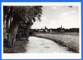 Osterode (Ostpr.), Kreis Osterode Osterode (Ostpr.), Uferpromenade, Blick über den Drewenzsee IV Osterode, Stadtmotive