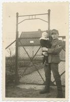 Obrotten, Kreis Samland Obrotten, Siedlung, G. Koppetsch mit Sohn Оброттен, поселение, Г. Коппетч с сыном