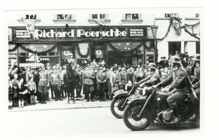 Tilsit, Stadt, Stadtkreis Tilsit Hohe Straße 25 Tilsit, Hohe Str. 25, Truppenparade am 20.04.1939 I 
