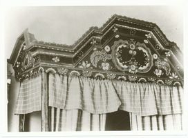 Labiau, Kreis Labiau Labiau, Heimatmuseum, Aufsatz eines Himmelbettes Лабиау, краеведческий музей, надстройка кровати с балдахином