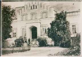 Gerdauen, Stadt und Bahnstation, Kreis Gerdauen Gerdauen, Schloß, Hauptportal 