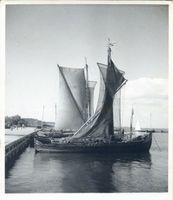 Nidden, Kreis Memel Nidden, Kurenkähne im Hafen XI Nidden, Kurenkähne im Hafen und am Haffstrand