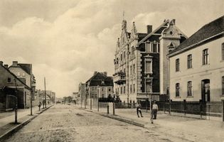Neidenburg, Stadt, Kreis Neidenburg Neidenburg, Straßenansicht mit Gründerzeithaus 
