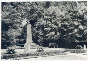 Kleinbeinuhnen, Kreis Angerapp Kleinbeinuhnen, Heldenfriedhof bei Kleinbeinuhnen Кляйнбейнумен, кладбище героев близ Кляйнбейнумена