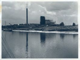 Ragnit, Kreis Tilsit-Ragnit Ragnit, Zellstofffabrik vom Memeldampfer aus gesehen 