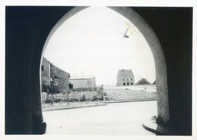 , Bischofstein, Blick durch das Heilsberger Tor zum zerstörten Markt Ostpreußen, Zweiter Weltkrieg und das Ende